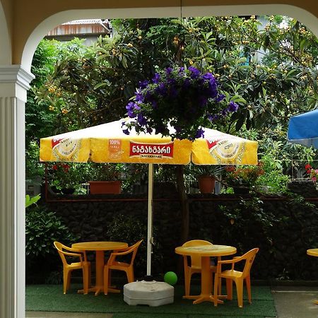 Gulnasi'S Guesthouse バトゥーミ エクステリア 写真