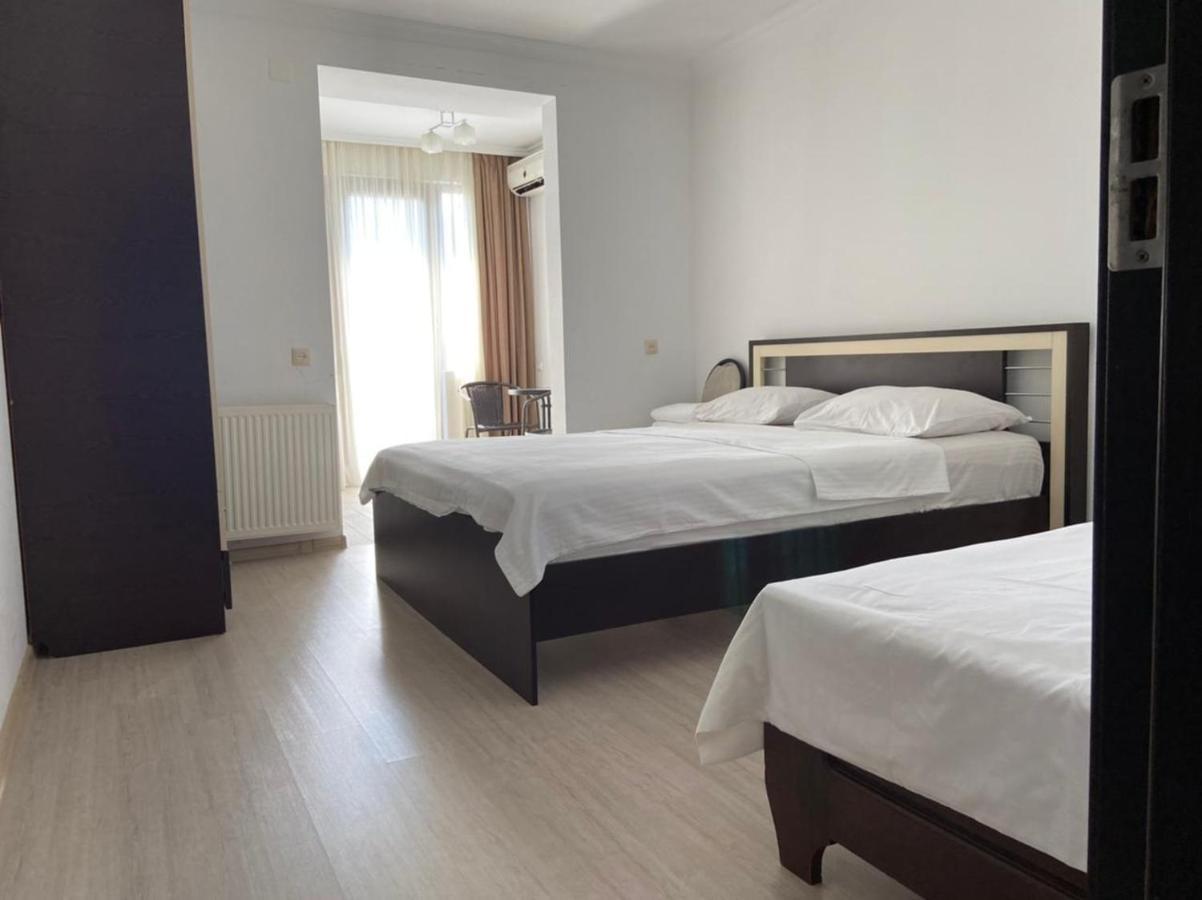 Gulnasi'S Guesthouse バトゥーミ エクステリア 写真