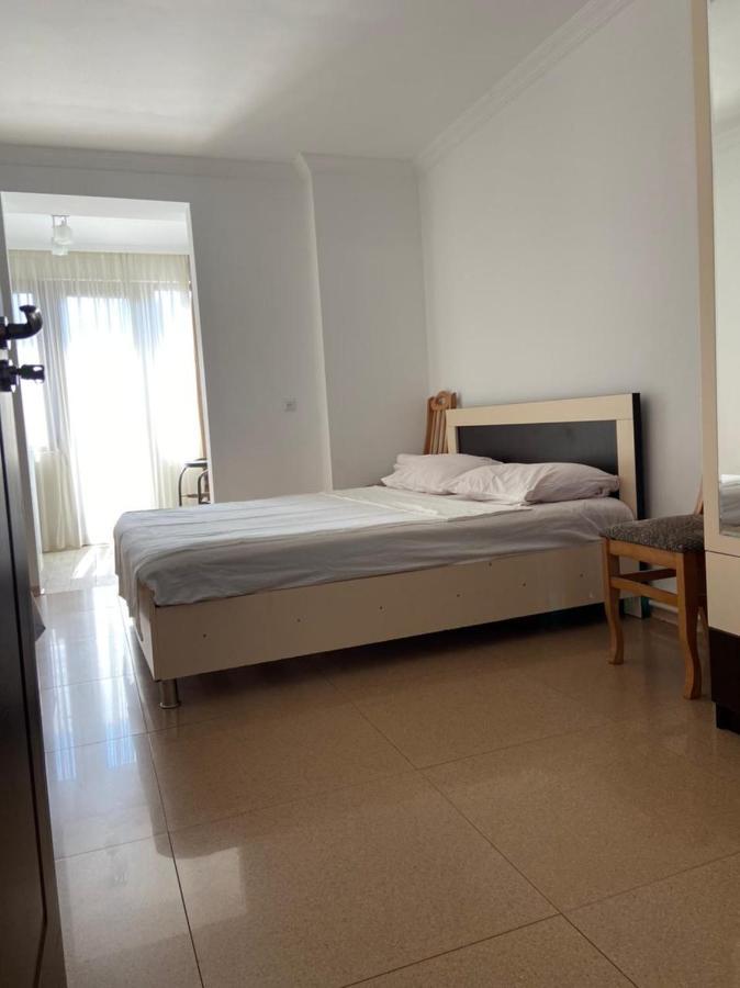 Gulnasi'S Guesthouse バトゥーミ エクステリア 写真