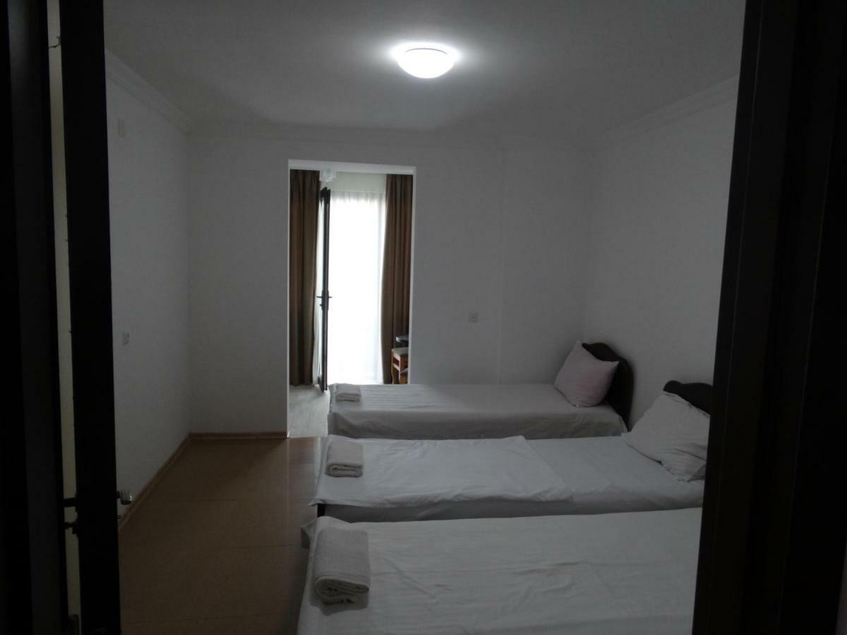 Gulnasi'S Guesthouse バトゥーミ エクステリア 写真