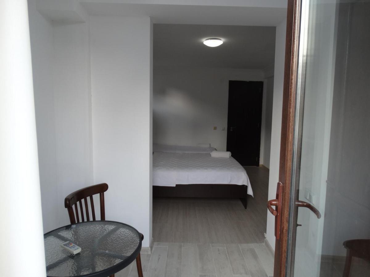 Gulnasi'S Guesthouse バトゥーミ エクステリア 写真